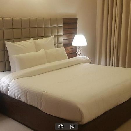 Hotel Sherition 1 Lahore Exteriör bild