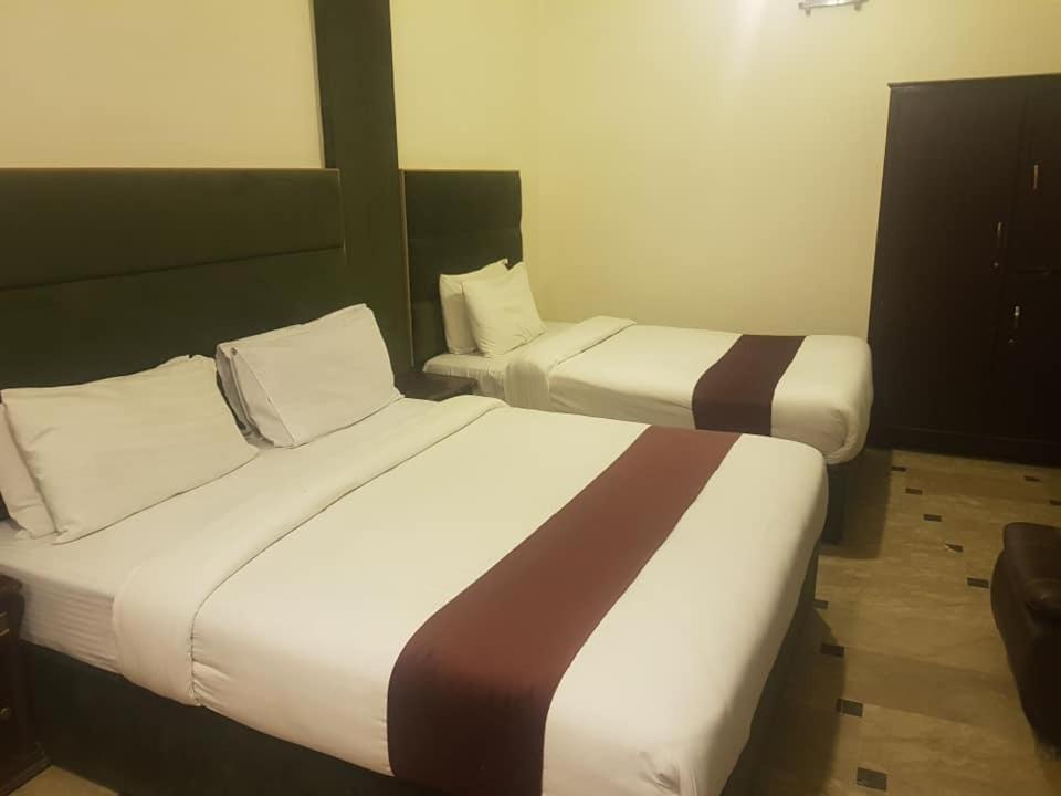 Hotel Sherition 1 Lahore Exteriör bild